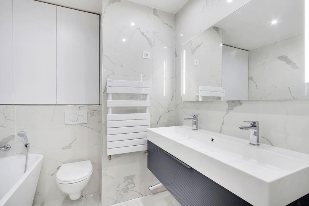 Trocadero/ Eiffel Tower - 3 Bedrooms- All New! París Exterior foto