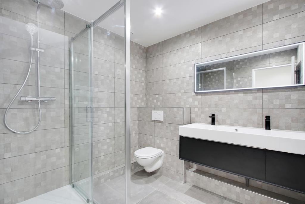 Trocadero/ Eiffel Tower - 3 Bedrooms- All New! París Exterior foto